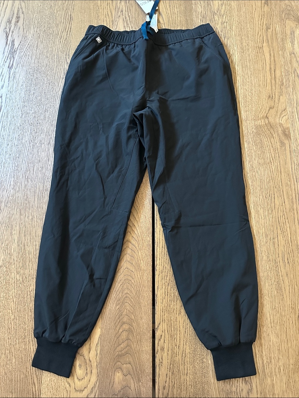 NWT. FIGS Men’s TANSEN Slim Freex Lined
SHORT Jogger size MEDIUM